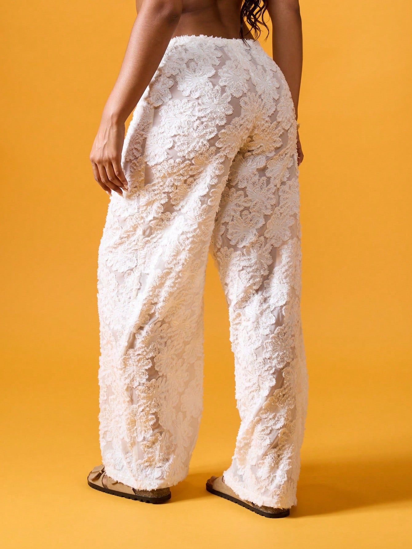 Calça de Praia com Textura de Renda