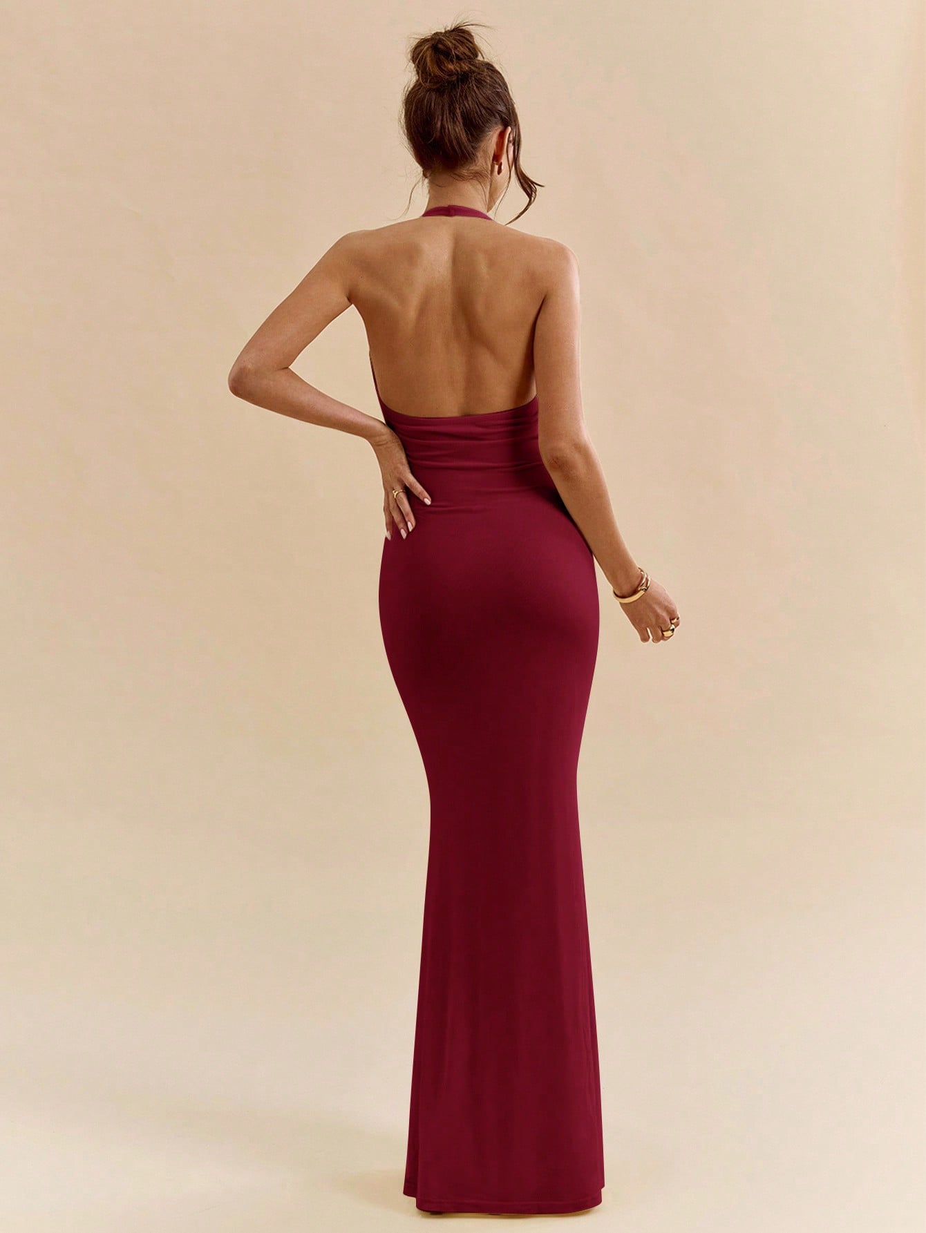 Vestido Longo Elegante com Decote