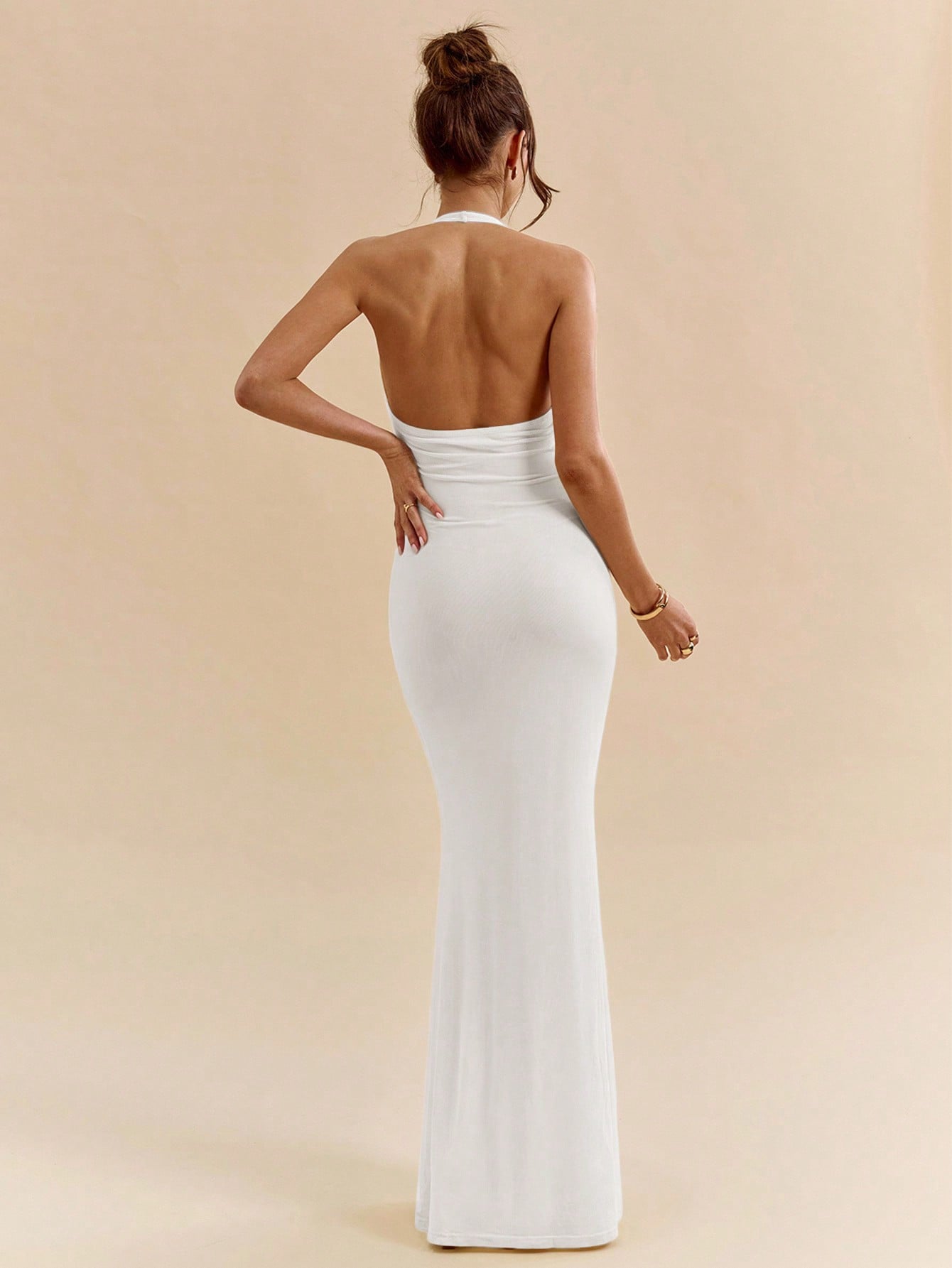 Vestido Longo Elegante com Decote